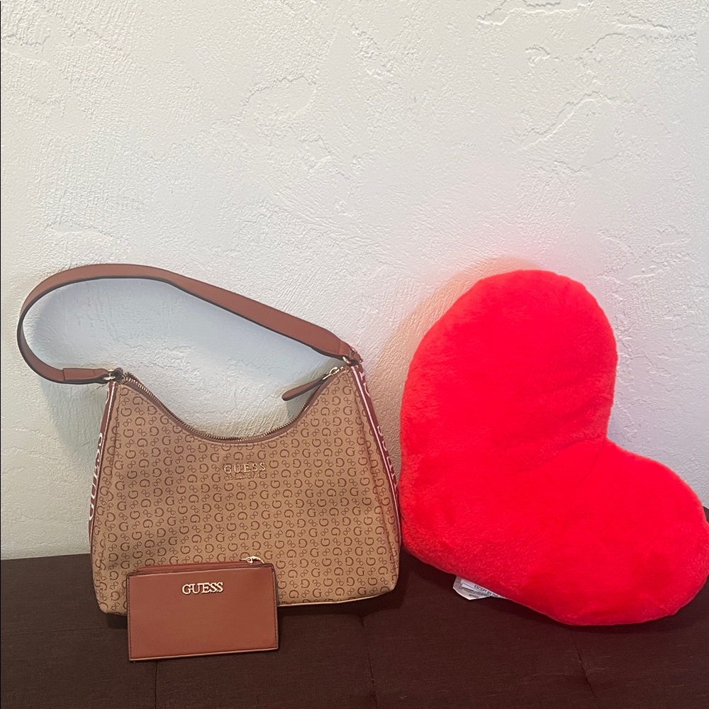 #1439**GUESS Tan Shoulder Bag with Pouch - Picture 4 of 13